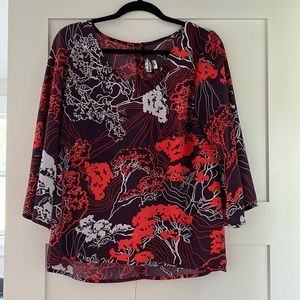 Manuhealii blouse like new, 100% polyester size medium.